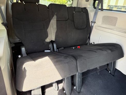 Used 2015 Dodge Grand Caravan SXT w/ Security Group image 29