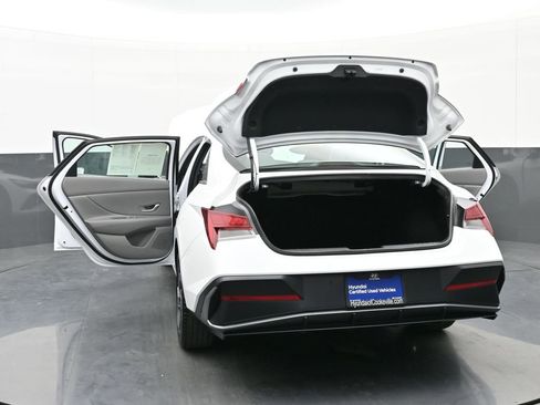 Certified 2024 Hyundai Elantra SEL w/ Convenience Package image 52