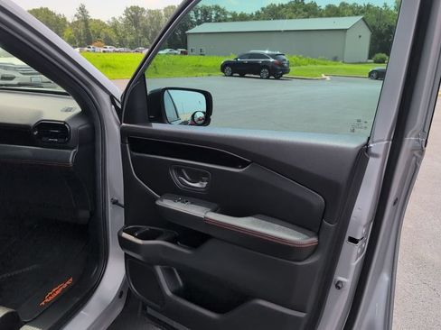 Used 2025 Honda Pilot TrailSport image 51