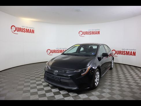 Used 2025 Toyota Corolla LE FWD image 2
