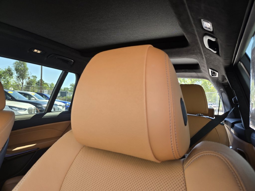 Used 2021 BMW X7 xDrive40i w/ M Sport Package AWD/4WD image 16