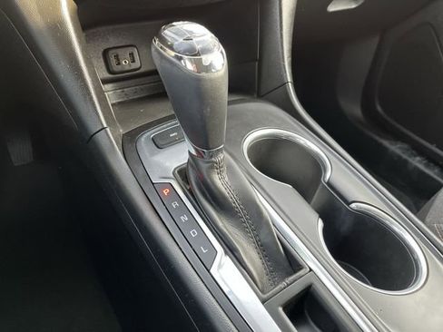 Used 2018 Chevrolet Equinox LT w/ Sun & Infotainment Package image 24