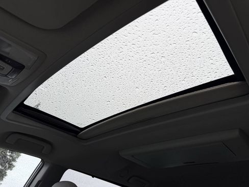 Used 2018 Toyota Sienna XLE Premium w/ Carpet Mat Package image 23