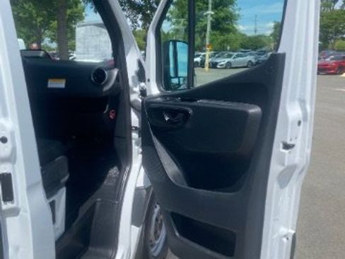 Used 2025 Mercedes-Benz Sprinter 2500 image 14