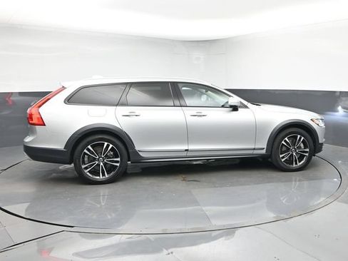 Used 2018 Volvo V90 T5 Cross Country w/ Plus Package AWD/4WD image 9