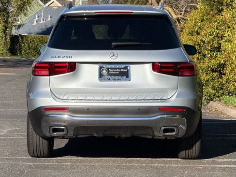 New 2026 Mercedes-Benz GLB 250 image 4