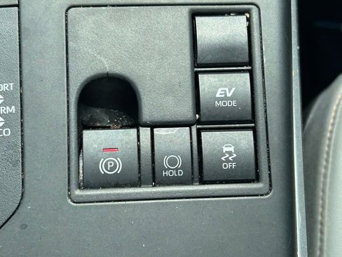 Used 2023 Toyota Highlander Bronze Edition FWD image 33