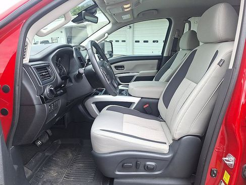 Used 2024 Nissan Titan SV w/ SV Convenience Package AWD/4WD image 11