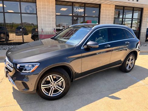 Used 2021 Mercedes-Benz GLC 300 4MATIC image 2