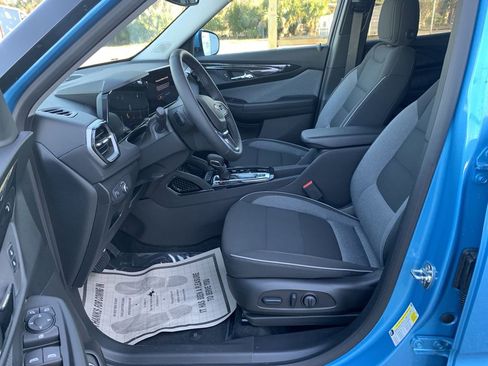 New 2025 Chevrolet TrailBlazer LT w/ Convenience Package FWD image 16