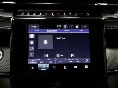 Used 2023 Jeep Grand Cherokee Altitude image 3