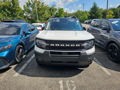 Used 2025 Ford Bronco Sport Outer Banks w/ Outer Banks Tech Package+ AWD/4WD image 2