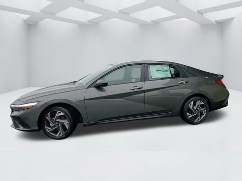New 2025 Hyundai Elantra SEL image 8