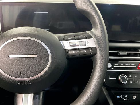 Certified 2025 Hyundai Tucson SE image 23