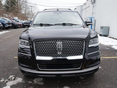 Used 2022 Lincoln Navigator Reserve image 3