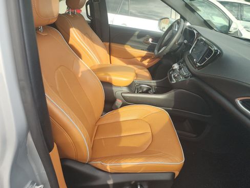 Used 2022 Chrysler Pacifica Pinnacle AWD/4WD image 10