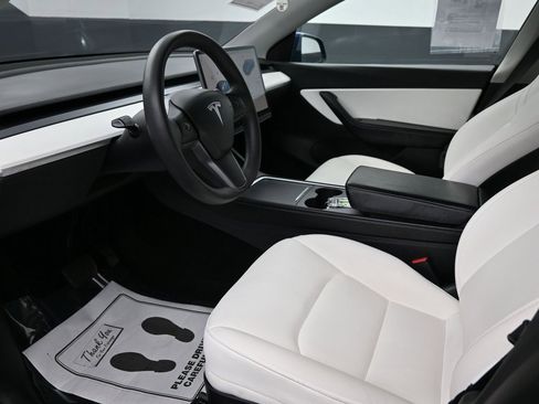 Used 2021 Tesla Model Y Long Range image 21