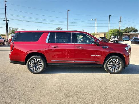Certified 2023 GMC Yukon XL Denali Ultimate image 5