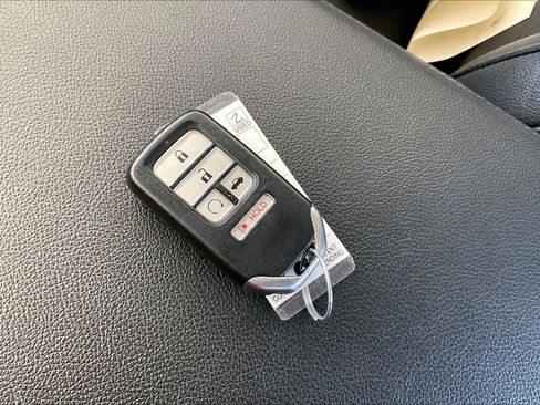Used 2020 Honda Accord Touring image 28