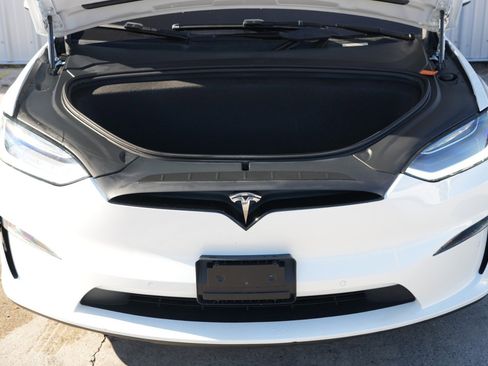 Used 2022 Tesla Model X image 8