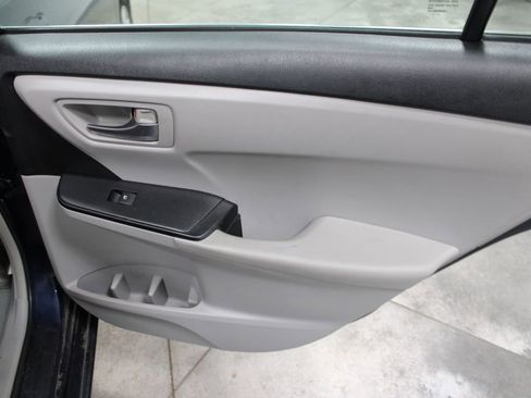 Used 2017 Toyota Camry LE image 24