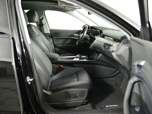 Used 2022 Audi e-tron Premium w/ Convenience Plus Package image 18