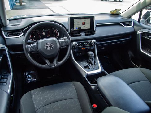 Used 2025 Toyota RAV4 XLE AWD/4WD image 26