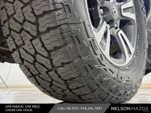 Used 2016 Toyota Tacoma TRD Sport w/ Towing Package AWD/4WD image 10