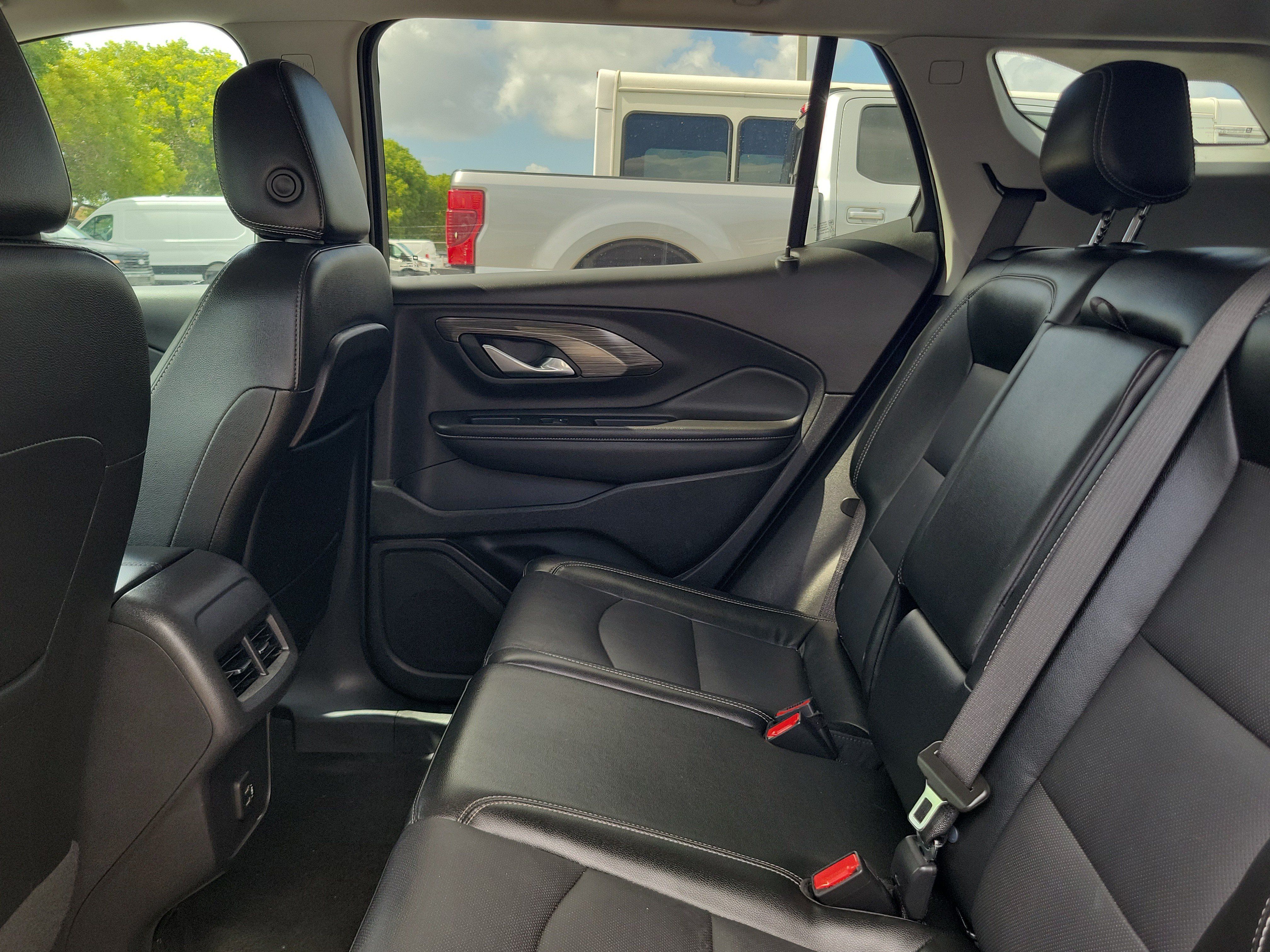 Used 2024 GMC Terrain SLT FWD image 13