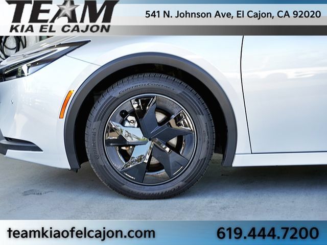 Used 2025 Toyota Prius LE FWD image 7