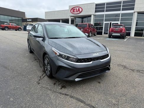 Used 2024 Kia Forte LXS FWD image 4
