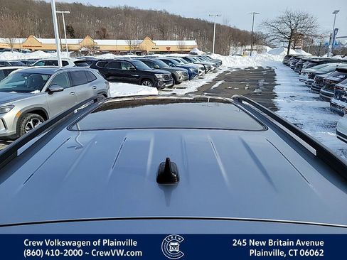 Certified 2022 Volkswagen Tiguan SE R-Line image 29