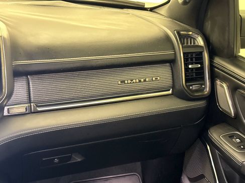 Used 2020 RAM 1500 Limited w/ Black Appearance Package AWD/4WD image 17