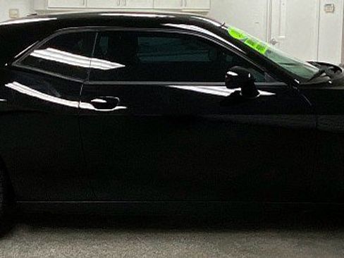 Used 2011 Dodge Challenger 2d Coupe image 4