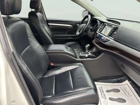 Used 2017 Toyota Highlander XLE AWD/4WD image 17