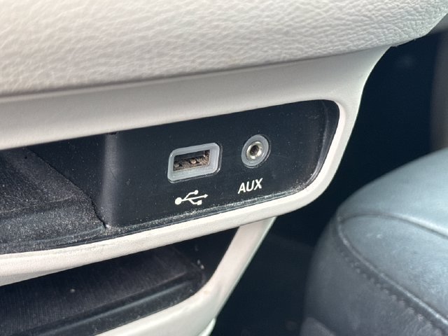 Used 2018 Chrysler Pacifica Touring-L FWD image 32