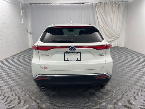 Used 2022 Toyota Venza XLE image 5