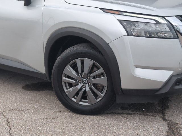 Used 2025 Nissan Pathfinder SV AWD/4WD image 2
