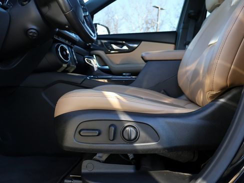 Used 2020 Chevrolet Blazer Premier w/ LPO, Black Grille Bar Package image 32