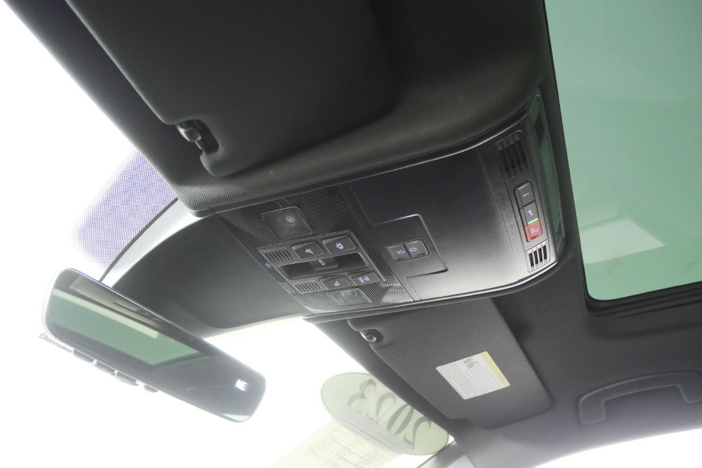Used 2023 Volkswagen Tiguan SE R-Line FWD image 21