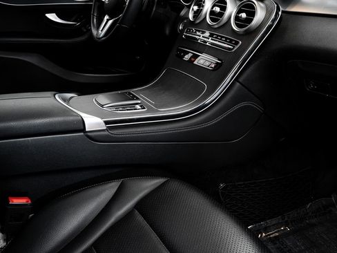 Used 2020 Mercedes-Benz GLC 300 4MATIC image 30