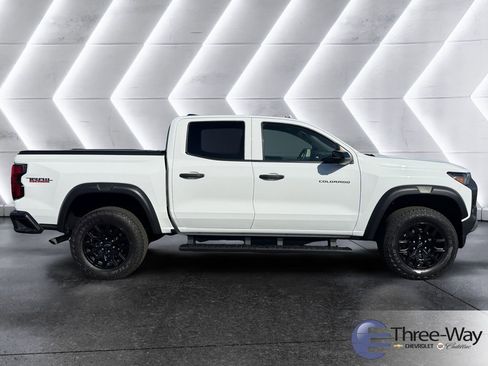 Certified 2023 Chevrolet Colorado Trail Boss w/ Technology Package image 6