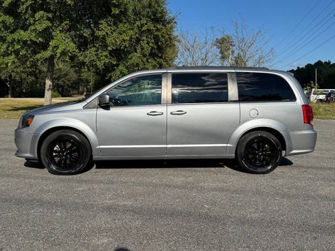Used 2019 Dodge Grand Caravan GT image 3
