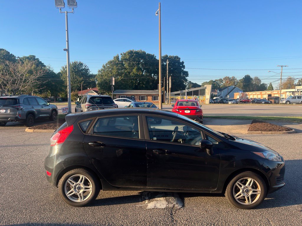 Used 2018 Ford Fiesta SE FWD image 3