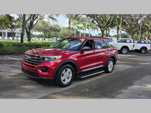 Used 2021 Ford Explorer XLT image 29