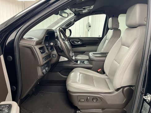 Used 2022 Chevrolet Suburban Z71 w/ Luxury Package AWD/4WD image 15