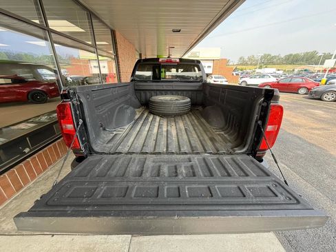 Used 2019 Chevrolet Colorado LT w/ Redline Special Edition image 17