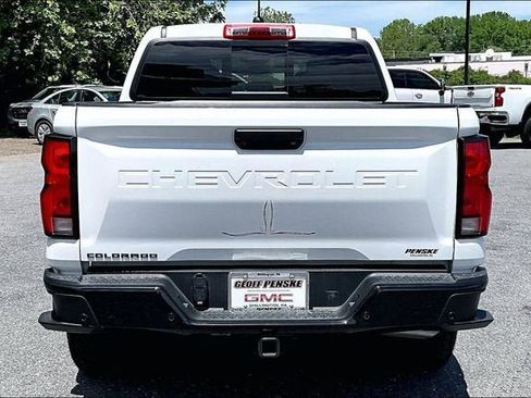 Used 2025 Chevrolet Colorado Z71 w/ Technology Package AWD/4WD image 8