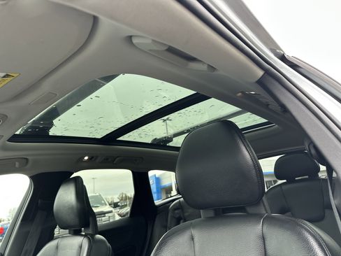 Used 2018 Volvo XC60 T5 Momentum w/ Vision Package image 16