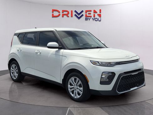 Used 2022 Kia Soul LX image 7